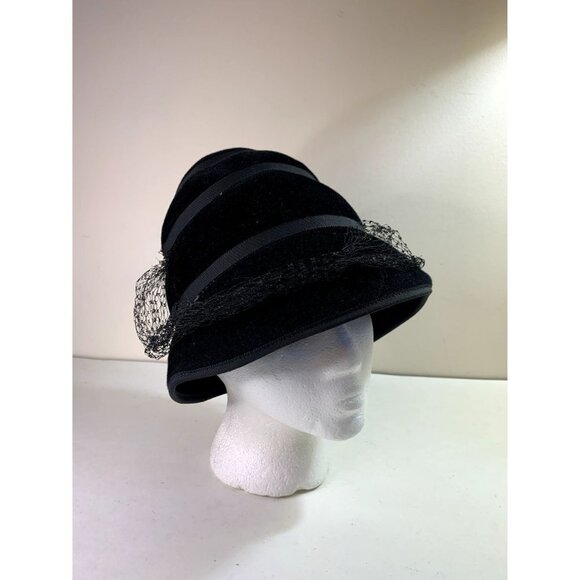 Vintage Women's Velvet Beehive Hat with Black Net and Tiered Bows - Picture 2 of 8